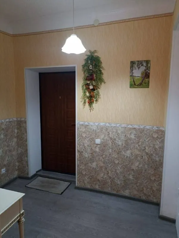 Продам 2-х комнатную квартиру ! 🌇харцызск, центр. Ул. Сергея лазо. 📌 ✅общая площадь 48.4 кв. М, 1 этаж 2 этажного дома. ✅комнаты раздельные, состояние жилое, есть кладовая. ✅окна пластиковые, стоят решетки. 📑документы готовы, прописанных нет. 👍хорошее расположение : школа, детский сад, магазины, рынок, автовокзал. 💰цена 3 200 000 ₽ 📲☎️+79493418412 лилия ан терем 🛫подписаться  |  дать объявление 📲наш max - фотография - 1