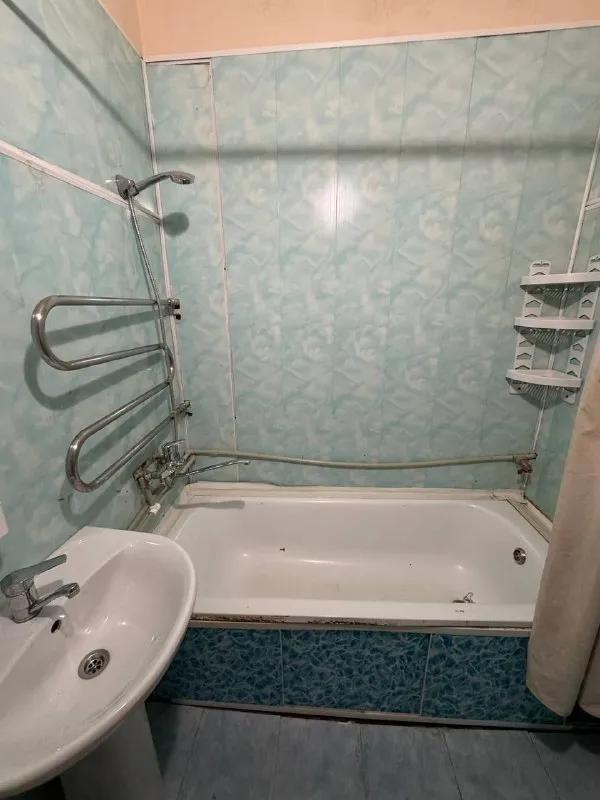 Продам 2-х комнатную квартиру ! 🌇харцызск, центр. Ул. Сергея лазо. 📌 ✅общая площадь 48.4 кв. М, 1 этаж 2 этажного дома. ✅комнаты раздельные, состояние жилое, есть кладовая. ✅окна пластиковые, стоят решетки. 📑документы готовы, прописанных нет. 👍хорошее расположение : школа, детский сад, магазины, рынок, автовокзал. 💰цена 3 200 000 ₽ 📲☎️+79493418412 лилия ан терем 🛫подписаться  |  дать объявление 📲наш max - фотография - 10