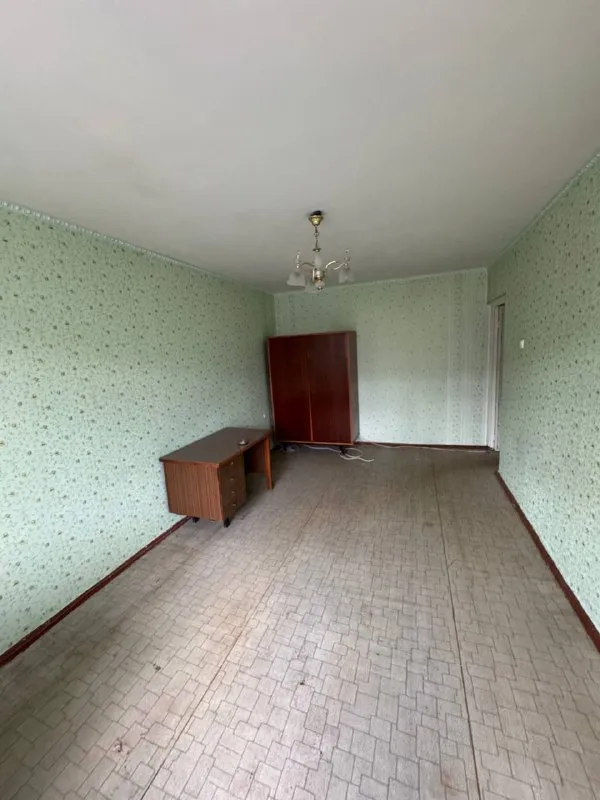 Продам двухкомнатную квартиру 🌇днр, харцызск, центр, ул. Октябрьская📍 ✅общая площадь 45.2 кв. М, 4 этаж 5 этажного дома, не угловая. ✅комнаты раздельные, окна пластиковые, балкон застеклен, есть кладовая. ✅новая газовая колонка. 📑документы готовы, прописанных нет. 👍шикарное расположение: во дворе школа 1, детский сад чайка, магазины. 💰цена : 2 600 000 ₽ торг 📲☎️+79493418412 лилия ан терем 🛫подписаться  |  дать объявление 📲наш max - фотография - 2