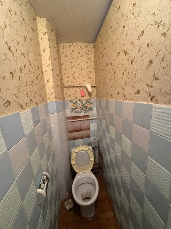 Продам двухкомнатную квартиру 🌇днр, харцызск, центр, ул. Октябрьская📍 ✅общая площадь 45.2 кв. М, 4 этаж 5 этажного дома, не угловая. ✅комнаты раздельные, окна пластиковые, балкон застеклен, есть кладовая. ✅новая газовая колонка. 📑документы готовы, прописанных нет. 👍шикарное расположение: во дворе школа 1, детский сад чайка, магазины. 💰цена : 2 600 000 ₽ торг 📲☎️+79493418412 лилия ан терем 🛫подписаться  |  дать объявление 📲наш max - фотография - 7