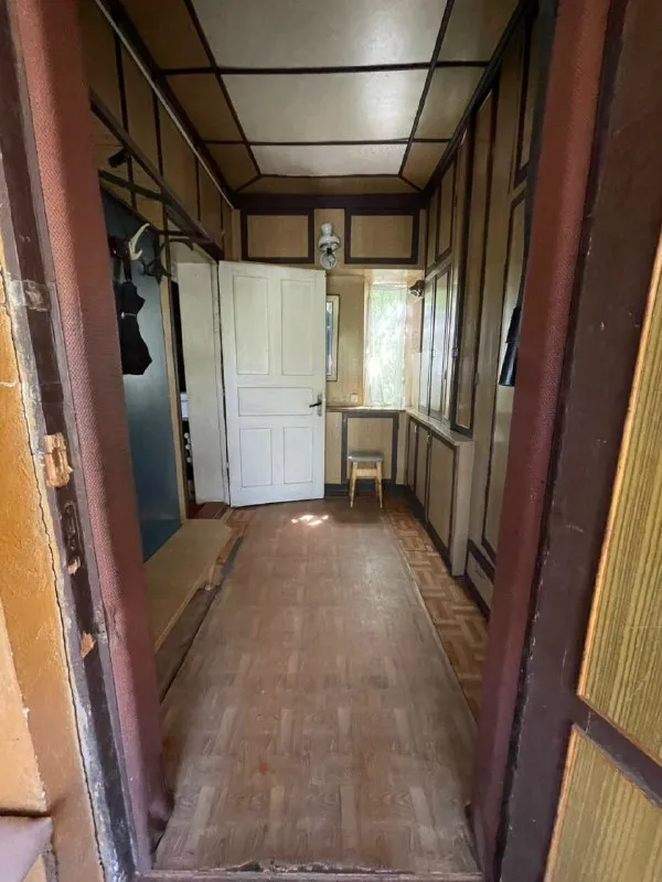 ❗️от собственника❗️ сдам дом в харцызске на длительный срок ( с возможностью дальнейшего выкупа). Рядом автовокзал, центральный рынок, банк, детский сад. В доме есть всё необходимое для проживания. Отопление печное. . На участке: * фруктовые деревья * теплица * огород 📌предпочтение порядочной семье славянской внешности с желанием ухаживать за огородом. 💰 аренда: 19 000 руб. /месяц + коммунальные платежи. При заселении оплачивается первый месяц и залог. +7 949 409 33 69 татьяна. - фотография - 4