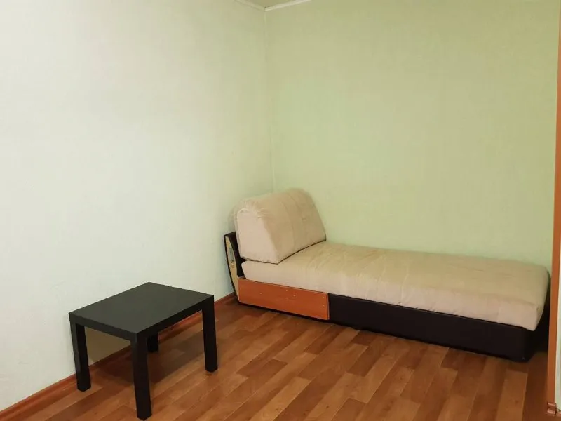 Сдаю однокомнатную квартиру аренда от собственника❗️ 🌇город мариуполь, на металлургов 35.📌 ✅долгосрочно, можно порядочной семье. ✅есть бытовая техника, меблирована, есть диван на двоих и ещё одно спальное место. Для ребенка например. 💰оплата ежемесячно 15000, + ком. Услуги. Договор аренды. Не агентство! Обращаться в телеграмм 📲 @ekaterina35890 🛫подписаться  |  дать объявление 📲наш max - фотография - 3