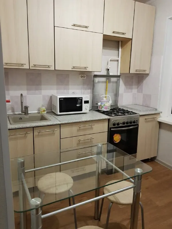 Сдаю однокомнатную квартиру аренда от собственника❗️ 🌇город мариуполь, на металлургов 35.📌 ✅долгосрочно, можно порядочной семье. ✅есть бытовая техника, меблирована, есть диван на двоих и ещё одно спальное место. Для ребенка например. 💰оплата ежемесячно 15000, + ком. Услуги. Договор аренды. Не агентство! Обращаться в телеграмм 📲 @ekaterina35890 🛫подписаться  |  дать объявление 📲наш max - фотография - 6