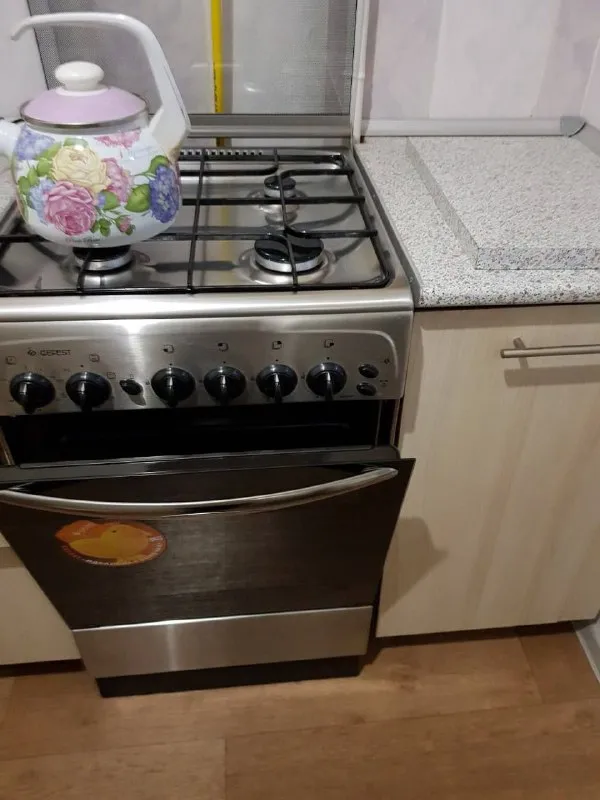 Сдаю однокомнатную квартиру аренда от собственника❗️ 🌇город мариуполь, на металлургов 35.📌 ✅долгосрочно, можно порядочной семье. ✅есть бытовая техника, меблирована, есть диван на двоих и ещё одно спальное место. Для ребенка например. 💰оплата ежемесячно 15000, + ком. Услуги. Договор аренды. Не агентство! Обращаться в телеграмм 📲 @ekaterina35890 🛫подписаться  |  дать объявление 📲наш max - фотография - 7