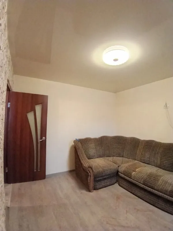 🏡продам 1-однокомнатную квартиру не дорого 🌇город: харцызск днр 🗺центр города 🏙️район стоматологии вокзальная 76 • этажность–2/5 жилого дома • площадь квартиры–33 м2 • тёплая и светлая квартира • частично сделан ремонт • новая газовая колонка, электропроводка, сантехника • в квартире остаётся мебель которая присутствует 🔥собственник 💴цена: 1🍋7 рублей 📍возможен торг 📲 звоните по этому номеру телефона: ☎️+7(949) 341-47-78 людмила 📨подписаться - фотография - 2