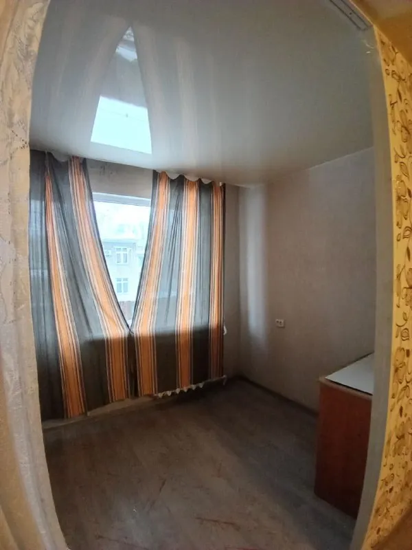 🏡продам 1-однокомнатную квартиру не дорого 🌇город: харцызск днр 🗺центр города 🏙️район стоматологии вокзальная 76 • этажность–2/5 жилого дома • площадь квартиры–33 м2 • тёплая и светлая квартира • частично сделан ремонт • новая газовая колонка, электропроводка, сантехника • в квартире остаётся мебель которая присутствует 🔥собственник 💴цена: 1🍋7 рублей 📍возможен торг 📲 звоните по этому номеру телефона: ☎️+7(949) 341-47-78 людмила 📨подписаться - фотография - 3