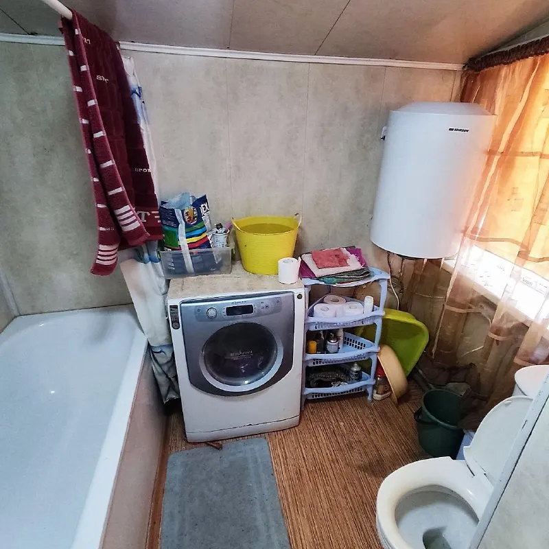 Продам дом 42 м² с участком 19 соток, иловайск, ул. Пролетарская дом с пластиковыми окнами, электроконвекторами и печным отоплением, на участке 19 соток. На участке питьевая скважина с санэпидзаключением, три гаража (один под газель), большой свинарник и сарай для птицы, большой вольер для собаки, просторный двор, подходит для ведения хозяйства. Документы готовы к продаже, один собственник. Цена 2 500 000р. Звоните: +7-949-087-60-65. ▪️ недвижимость большого харцызска 👈 подписаться ▪️ разместить объявление ▪️ обсудить - фотография - 7