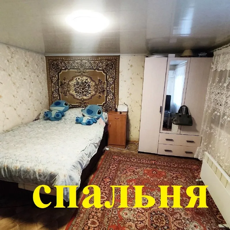 Продам дом 42 м² с участком 19 соток, иловайск, ул. Пролетарская дом с пластиковыми окнами, электроконвекторами и печным отоплением, на участке 19 соток. На участке питьевая скважина с санэпидзаключением, три гаража (один под газель), большой свинарник и сарай для птицы, большой вольер для собаки, просторный двор, подходит для ведения хозяйства. Документы готовы к продаже, один собственник. Цена 2 500 000р. Звоните: +7-949-087-60-65. ▪️ недвижимость большого харцызска 👈 подписаться ▪️ разместить объявление ▪️ обсудить - фотография - 8