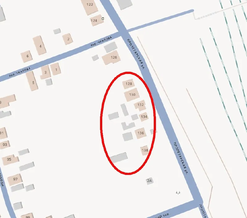 Продам дом 42 м² с участком 19 соток, иловайск, ул. Пролетарская дом с пластиковыми окнами, электроконвекторами и печным отоплением, на участке 19 соток. На участке питьевая скважина с санэпидзаключением, три гаража (один под газель), большой свинарник и сарай для птицы, большой вольер для собаки, просторный двор, подходит для ведения хозяйства. Документы готовы к продаже, один собственник. Цена 2 500 000р. Звоните: +7-949-087-60-65. ▪️ недвижимость большого харцызска 👈 подписаться ▪️ разместить объявление ▪️ обсудить - фотография - 9