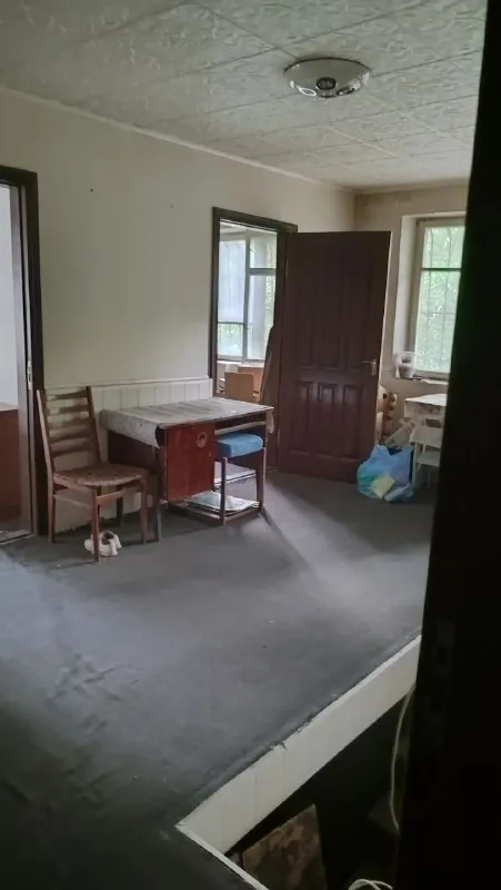 🏡продаётся 3-трехкомнатная квартира 🌇город: харцызск днр 🗺ориентир магазин рассвет • этажность–1/5 жилого дома • высокий цоколь • на окнах решётки • в квартире есть подвал • бронированная входная дверь • документы готовы 🔥собственник 💴цена: 2🍋500.000 рублей ☎️+7(949) 325-18-73 📨подписаться - фотография - 2