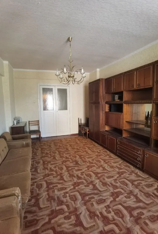 🏡продажа 3-трехкомнатной квартиры 🌇город: горловка днр 🏙️улица пушкинская, 🗺ориентир площадь победы • этажность–2/5 жилого дома • общая площадь–83 м2 • кухня–7.5 м2 • дом кирпичный • жилое состояние • рядом магазины, кафе и остановка общественного транспорта • документы готовы 🔥собственник 💴цена: 5🍋900.000 рублей ☎️+7(949) 493-85-47 📨подписаться - фотография - 3