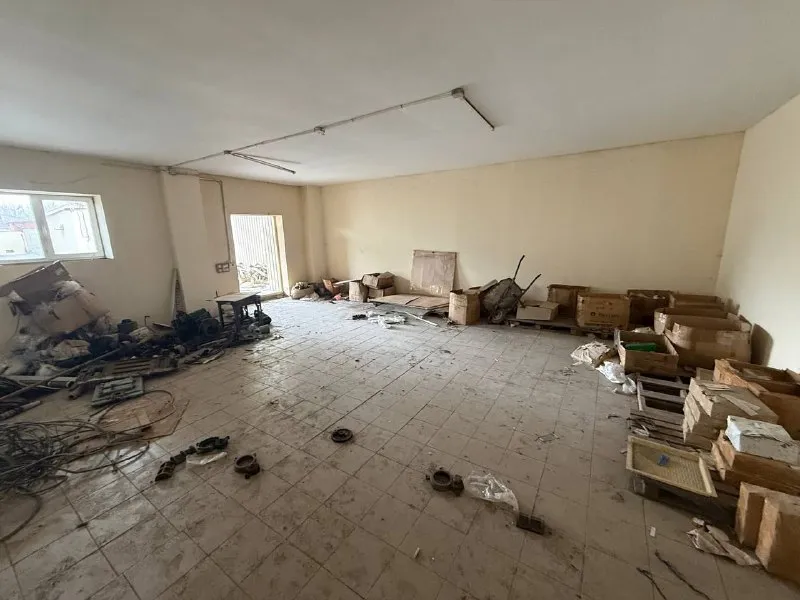 Продажа коммерческого помещения - 341м² 🌇донецк, буденновский район, мрэо 1 ул. Левобережная 6б 📌 ✅коммуникации: свет, вода, центральная канализация ✅офис 2 отдельных помещения ✅цех ✅склад 🚸большой автомобильный и пешеходный трафик 🅿собственная парковка и внутренний двор 👀показ в любое удобное время! 📲☎️+79493005543 🛫подписаться  |  дать объявление 📲наш max - фотография - 5