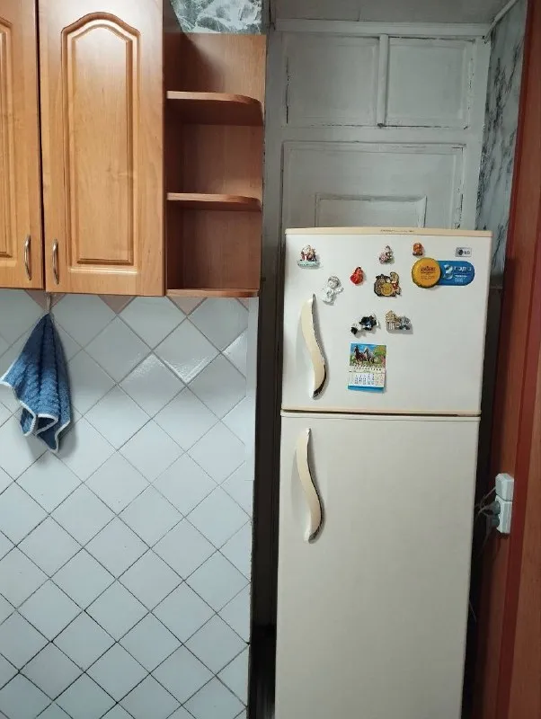 Сдаётся двухкомнатная квартира, город харцызск, район черёмушки, мкр. Металлургов дом 6,2 этаж пятиэтажного дома, окна пластиковые, балкон остекленный, с мебелью и бытовой техникой. Состояние жилое, хорошее. Подъезд чистый, ухоженный. Цена 20.000₽+коммунальные платежи, первый и последний месяц. На долгий срок. По вопросам тел. (+7(916)017-15-44) (+7 (949) 323-98-42)комментарии не читаю - фотография - 7