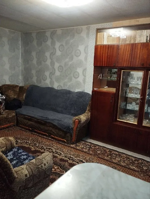 Сдаётся двухкомнатная квартира, город харцызск, район черёмушки, мкр. Металлургов дом 6,2 этаж пятиэтажного дома, окна пластиковые, балкон остекленный, с мебелью и бытовой техникой. Состояние жилое, хорошее. Подъезд чистый, ухоженный. Цена 20.000₽+коммунальные платежи, первый и последний месяц. На долгий срок. По вопросам тел. (+7(916)017-15-44) (+7 (949) 323-98-42)комментарии не читаю - фотография - 8