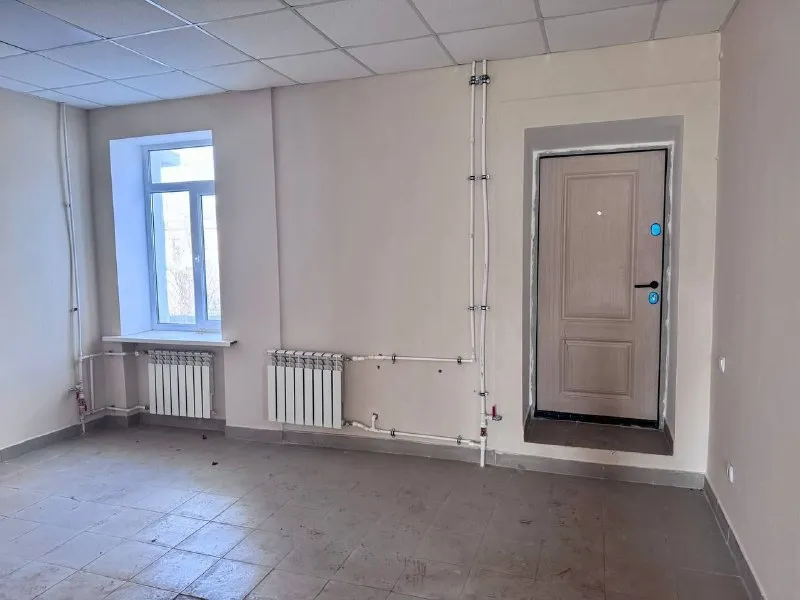 Продам коммерческое помещение 🌇г. Мариуполь, левобережный р-н, ул. Пашковского📌 ✅общая s - 86 м², высота потолков - 3.15 м ✅помещение находится на первом этаже трехэтажной "сталинки" ✅сделан косметический ремонт в светлых тонах ✅имеется раздельный санузел и кухня ✅установлены газовая колонка и счетчик, новая сантехника 📍удобное расположение и хорошая транспортная развязка обеспечат комфорт и удобство в логистике. 💰цена: 8.5 млн. Рублей 📲☎️+79117669893 юлия 🛫подписаться  |  дать объявление 📲наш max - фотография - 2