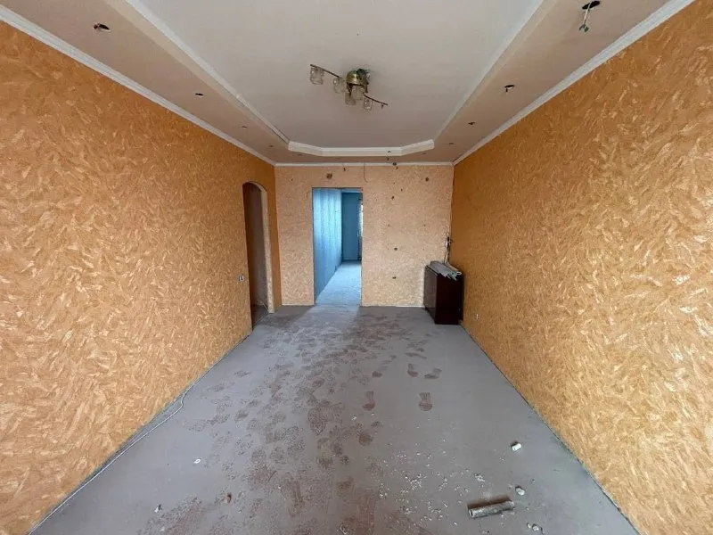 🏡продаётся 3-трехкомнатная квартира 🌇город: мариуполь днр 🗺микрорайон восточный • этажность–5/9 жилого дома • квартира под ремонт • санузел совмещённый • рядом магазины, аптека, рынок, супермаркет, школа, детский caдик • документы готовы 🔥собственник 💴цена: 3🍋000.000 рублей ☎️+7(949) 517-92-39 📨подписаться - фотография - 3