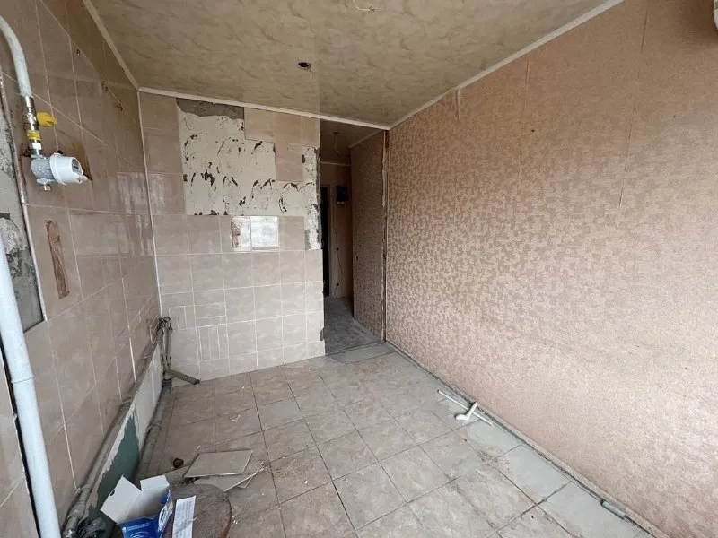 🏡продаётся 3-трехкомнатная квартира 🌇город: мариуполь днр 🗺микрорайон восточный • этажность–5/9 жилого дома • квартира под ремонт • санузел совмещённый • рядом магазины, аптека, рынок, супермаркет, школа, детский caдик • документы готовы 🔥собственник 💴цена: 3🍋000.000 рублей ☎️+7(949) 517-92-39 📨подписаться - фотография - 6