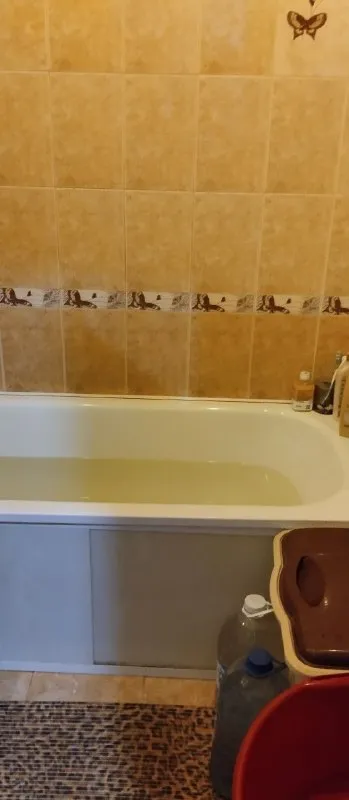 Продам трёхкомнатную квартиру продажа от собственника. ❗️ 🌇город донецк территориально - на рынке объединённом 📌 📑документы готовы к сделке. 🙅прописанных нет, долгов нет. ✅4/4 этаж, не угловая, теплая, дом кирпичный. ✅спальни раздельные. 🎁продается с мебелью. ✅окна пластиковые. - фотография - 10