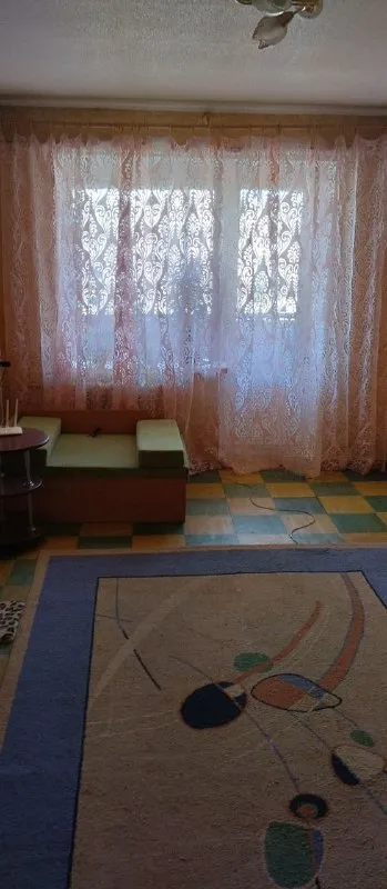 Продам трёхкомнатную квартиру продажа от собственника. ❗️ 🌇город донецк территориально - на рынке объединённом 📌 📑документы готовы к сделке. 🙅прописанных нет, долгов нет. ✅4/4 этаж, не угловая, теплая, дом кирпичный. ✅спальни раздельные. 🎁продается с мебелью. ✅окна пластиковые. - фотография - 2