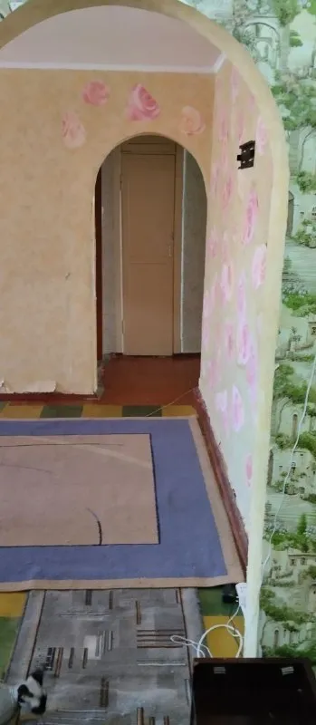 Продам трёхкомнатную квартиру продажа от собственника. ❗️ 🌇город донецк территориально - на рынке объединённом 📌 📑документы готовы к сделке. 🙅прописанных нет, долгов нет. ✅4/4 этаж, не угловая, теплая, дом кирпичный. ✅спальни раздельные. 🎁продается с мебелью. ✅окна пластиковые. - фотография - 6