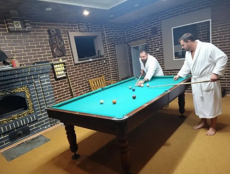 Сдается на ночь и пачасово   🌇донецк ул. Васнецова, 13 (р-н бакинских комиссаров)📍 ✨ уникальная квартира—всё в одном месте!  💦 вода 24/7 (холодная + горячая)  ✅ сдаётся от 2 часов❗️  💰 от 1500 ₽/час  💰 весь комплекс до 4 чел. — всего 2500 ₽!(от 3- ёх часов скидка) 🎱 бильярд. 🌡️ парилка *(по предзаказу)* - фотография - 2