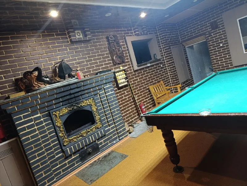 Сдается на ночь и пачасово   🌇донецк ул. Васнецова, 13 (р-н бакинских комиссаров)📍 ✨ уникальная квартира—всё в одном месте!  💦 вода 24/7 (холодная + горячая)  ✅ сдаётся от 2 часов❗️  💰 от 1500 ₽/час  💰 весь комплекс до 4 чел. — всего 2500 ₽!(от 3- ёх часов скидка) 🎱 бильярд. 🌡️ парилка *(по предзаказу)* - фотография - 3