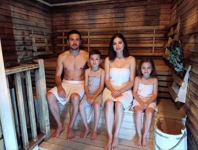 Сдается на ночь и пачасово   🌇донецк ул. Васнецова, 13 (р-н бакинских комиссаров)📍 ✨ уникальная квартира—всё в одном месте!  💦 вода 24/7 (холодная + горячая)  ✅ сдаётся от 2 часов❗️  💰 от 1500 ₽/час  💰 весь комплекс до 4 чел. — всего 2500 ₽!(от 3- ёх часов скидка) 🎱 бильярд. 🌡️ парилка *(по предзаказу)* - фотография - 4