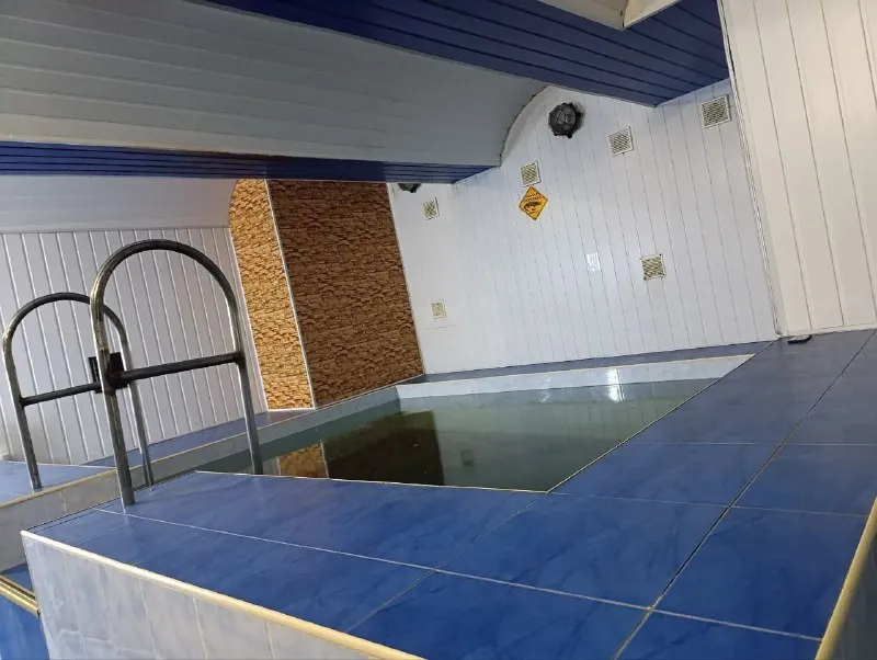 Сдается на ночь и пачасово   🌇донецк ул. Васнецова, 13 (р-н бакинских комиссаров)📍 ✨ уникальная квартира—всё в одном месте!  💦 вода 24/7 (холодная + горячая)  ✅ сдаётся от 2 часов❗️  💰 от 1500 ₽/час  💰 весь комплекс до 4 чел. — всего 2500 ₽!(от 3- ёх часов скидка) 🎱 бильярд. 🌡️ парилка *(по предзаказу)* - фотография - 6