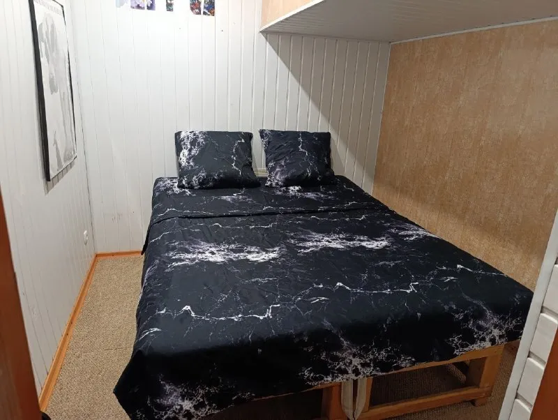 Сдается на ночь и пачасово   🌇донецк ул. Васнецова, 13 (р-н бакинских комиссаров)📍 ✨ уникальная квартира—всё в одном месте!  💦 вода 24/7 (холодная + горячая)  ✅ сдаётся от 2 часов❗️  💰 от 1500 ₽/час  💰 весь комплекс до 4 чел. — всего 2500 ₽!(от 3- ёх часов скидка) 🎱 бильярд. 🌡️ парилка *(по предзаказу)* - фотография - 7