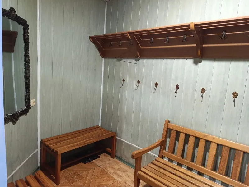 Сдается на ночь и пачасово   🌇донецк ул. Васнецова, 13 (р-н бакинских комиссаров)📍 ✨ уникальная квартира—всё в одном месте!  💦 вода 24/7 (холодная + горячая)  ✅ сдаётся от 2 часов❗️  💰 от 1500 ₽/час  💰 весь комплекс до 4 чел. — всего 2500 ₽!(от 3- ёх часов скидка) 🎱 бильярд. 🌡️ парилка *(по предзаказу)* - фотография - 9