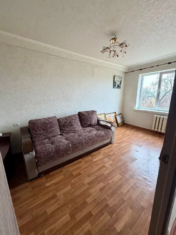 🏡продается 2-двухкомнатная квартира от собственника 🌇город: харцызск днр 🗺черемушки, м-н металлургов, в кооперативном доме • этажность–4/5 жилого дома • общая площадь–41.20 м2 • жилая–26.4 м2 • окна и балконный блок пластик, балкон деревянный, застеклён, комнаты раздельные, санузел раздельный • рядом находится лицей «интелект», рынок • в шаговой доступности: супермаркеты сельпо, вектор, молоко, строительный магазин восток, аптека, кофейня • хорошая транспортная развязка, ходит множество автобусов и тролейбус 🔥собственник 💴цена: 2🍋350.000 рублей 📍небольшой торг ☎️+7(949) 367-07-21 📨подписаться - фотография - 3