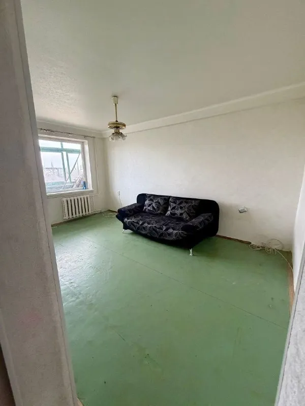 🏡продается 2-двухкомнатная квартира от собственника 🌇город: харцызск днр 🗺черемушки, м-н металлургов, в кооперативном доме • этажность–4/5 жилого дома • общая площадь–41.20 м2 • жилая–26.4 м2 • окна и балконный блок пластик, балкон деревянный, застеклён, комнаты раздельные, санузел раздельный • рядом находится лицей «интелект», рынок • в шаговой доступности: супермаркеты сельпо, вектор, молоко, строительный магазин восток, аптека, кофейня • хорошая транспортная развязка, ходит множество автобусов и тролейбус 🔥собственник 💴цена: 2🍋350.000 рублей 📍небольшой торг ☎️+7(949) 367-07-21 📨подписаться - фотография - 5