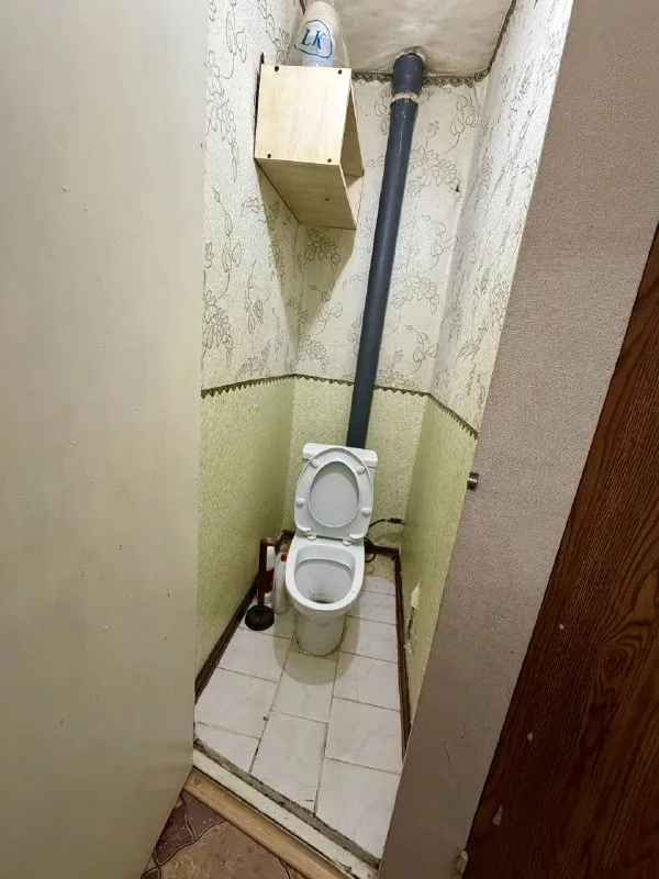 🏡продается 2-двухкомнатная квартира от собственника 🌇город: харцызск днр 🗺черемушки, м-н металлургов, в кооперативном доме • этажность–4/5 жилого дома • общая площадь–41.20 м2 • жилая–26.4 м2 • окна и балконный блок пластик, балкон деревянный, застеклён, комнаты раздельные, санузел раздельный • рядом находится лицей «интелект», рынок • в шаговой доступности: супермаркеты сельпо, вектор, молоко, строительный магазин восток, аптека, кофейня • хорошая транспортная развязка, ходит множество автобусов и тролейбус 🔥собственник 💴цена: 2🍋350.000 рублей 📍небольшой торг ☎️+7(949) 367-07-21 📨подписаться - фотография - 9