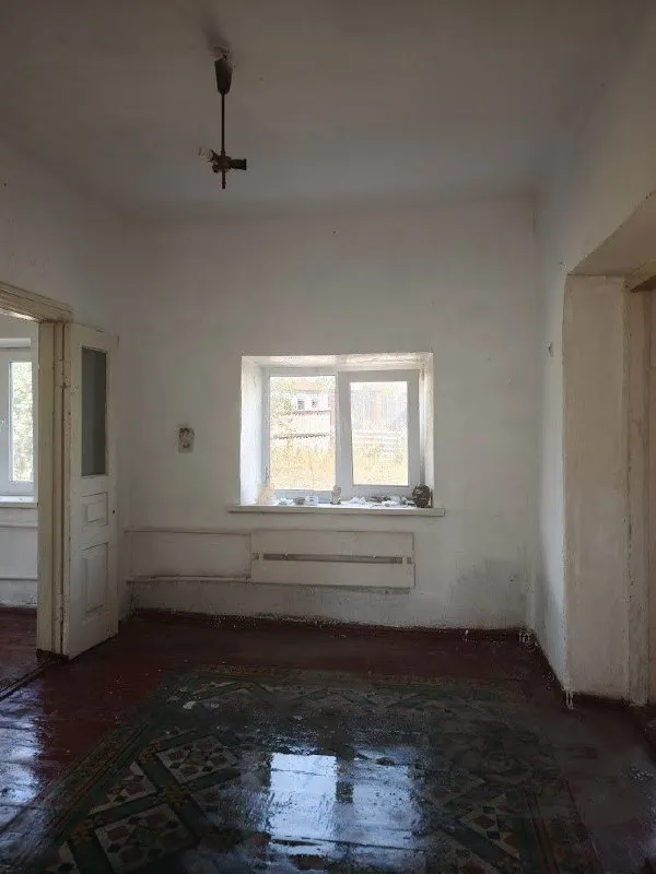 Продаётся добротный газифицированный дом 🌇в  мариуполе. Расположен в ильичевском районе, ориентир- пентагон. 📍 🌊дорога к дому заасфальтирована и освещена. 📍в шаговой доступности остановки, магазины, школа и т. Д.   ✅в доме общей площадью 66,8 м кв  4 жилые  комнаты, кухня 9,6 м кв. , туалет и ванная. ✅состояние жилое, окна пластиковые,   потолки высокие.   ✅участок ровный,   5,08 соток.   📲☎️+79493640374 📲☎️+79490895300 🛫подписаться  |  дать объявление 📲наш max - фотография - 2