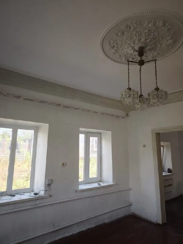 Продаётся добротный газифицированный дом 🌇в  мариуполе. Расположен в ильичевском районе, ориентир- пентагон. 📍 🌊дорога к дому заасфальтирована и освещена. 📍в шаговой доступности остановки, магазины, школа и т. Д.   ✅в доме общей площадью 66,8 м кв  4 жилые  комнаты, кухня 9,6 м кв. , туалет и ванная. ✅состояние жилое, окна пластиковые,   потолки высокие.   ✅участок ровный,   5,08 соток.   📲☎️+79493640374 📲☎️+79490895300 🛫подписаться  |  дать объявление 📲наш max - фотография - 3