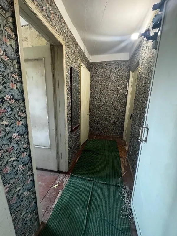 🏡продаётся 1-однокомнатная квартира 🌇город: шахтёрск днр 🗺ориентир пост гаи • этажность–3/5 жилого дома • общая площадь–29 м2 • квартира под ремонт, не угловая • документы готовы 🔥собственник 💴цена: 1🍋500.000 рублей ☎️+7(949) 509-75-13 📨подписаться - фотография - 1