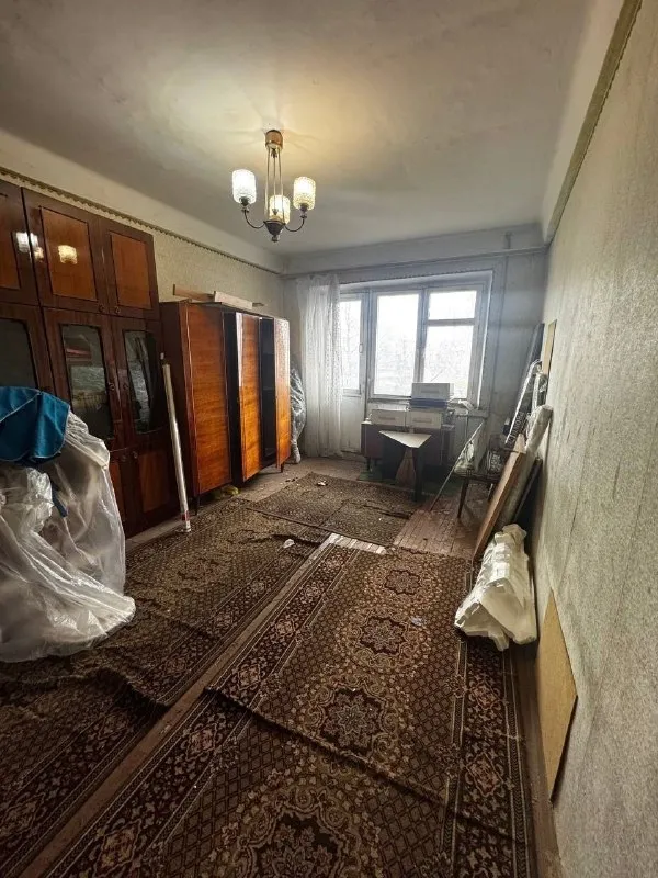 🏡продаётся 1-однокомнатная квартира 🌇город: шахтёрск днр 🗺ориентир пост гаи • этажность–3/5 жилого дома • общая площадь–29 м2 • квартира под ремонт, не угловая • документы готовы 🔥собственник 💴цена: 1🍋500.000 рублей ☎️+7(949) 509-75-13 📨подписаться - фотография - 2