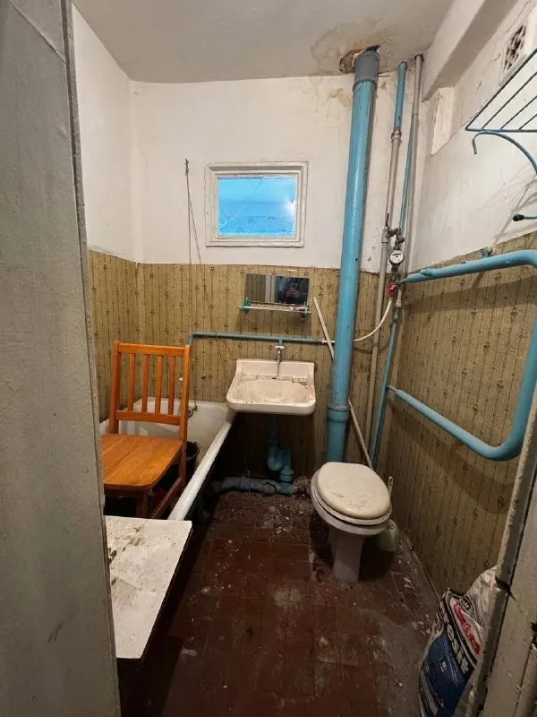 🏡продаётся 1-однокомнатная квартира 🌇город: шахтёрск днр 🗺ориентир пост гаи • этажность–3/5 жилого дома • общая площадь–29 м2 • квартира под ремонт, не угловая • документы готовы 🔥собственник 💴цена: 1🍋500.000 рублей ☎️+7(949) 509-75-13 📨подписаться - фотография - 4