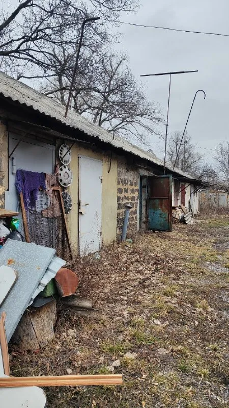 Продаётся сарай с подвалом на трубном, район центральной проходной трубного завода. Сарай и подвал большой, сухой. Двойная дверь. 70 тыс. Руб. Торг. +79493891207 от ларисы олищук ▪️ недвижимость большого харцызска 👈 подписаться ▪️ разместить объявление ▪️ обсудить - фотография - 2