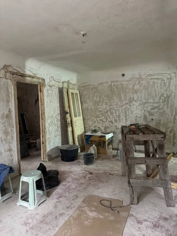 Продам 2-комнатную квартиру на 1 этаже, отлично подойдёт под магазин! Город: харцызск. 📍 адрес: трубная сторона, проходная хтз 🏠 площадь: 43,13 кв. М 🔧 состояние: под ремонт описание: предлагается к продаже 2-комнатная квартира на первом этаже, идеально подходящая под бизнес или под жилье. Квартира требует ремонта, но уже обновлены окна и входные двери, что значительно сократит ваши затраты на восстановление. 💰 цена:2,3 млн руб. Не упустите возможность выгодного инвестирования в перспективное место! Звоните для подробностей и организации просмотра +79495364870 ( собственник) от спила деревьева ▪️ недвижимость большого харцызска 👈 подписаться ▪️ разместить объявление ▪️ обсудить - фотография - 2