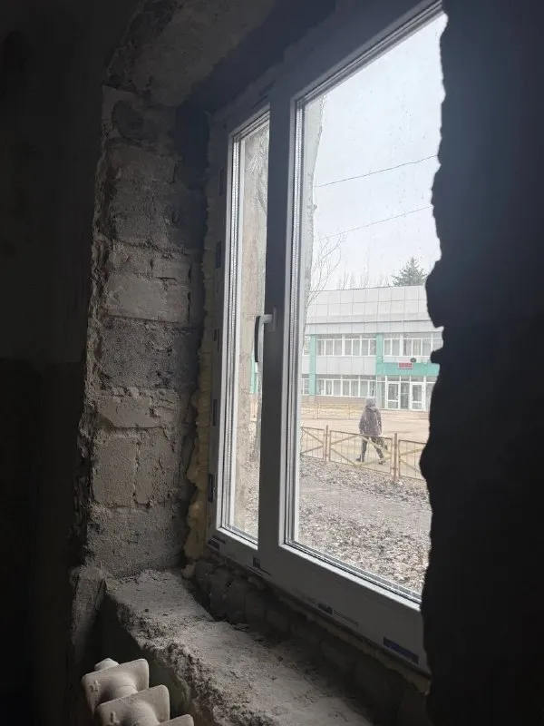 Продам 2-комнатную квартиру на 1 этаже, отлично подойдёт под магазин! Город: харцызск. 📍 адрес: трубная сторона, проходная хтз 🏠 площадь: 43,13 кв. М 🔧 состояние: под ремонт описание: предлагается к продаже 2-комнатная квартира на первом этаже, идеально подходящая под бизнес или под жилье. Квартира требует ремонта, но уже обновлены окна и входные двери, что значительно сократит ваши затраты на восстановление. 💰 цена:2,3 млн руб. Не упустите возможность выгодного инвестирования в перспективное место! Звоните для подробностей и организации просмотра +79495364870 ( собственник) от спила деревьева ▪️ недвижимость большого харцызска 👈 подписаться ▪️ разместить объявление ▪️ обсудить - фотография - 3