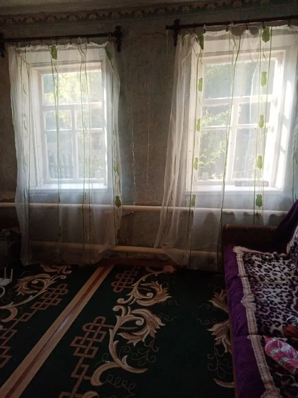 Продаю дом пос нижняя крынка 68кв есть хоз постройки, гараж с смотровой ямой, ванна и туалет в доме, отопление паровое на твердом топливе, большой огород. Звоните хозяйка +79493287541 феникс, телеграмм, мах. Цена 950 000руб ▪️ недвижимость большого харцызска 👈 подписаться ▪️ разместить объявление ▪️ обсудить - фотография - 4