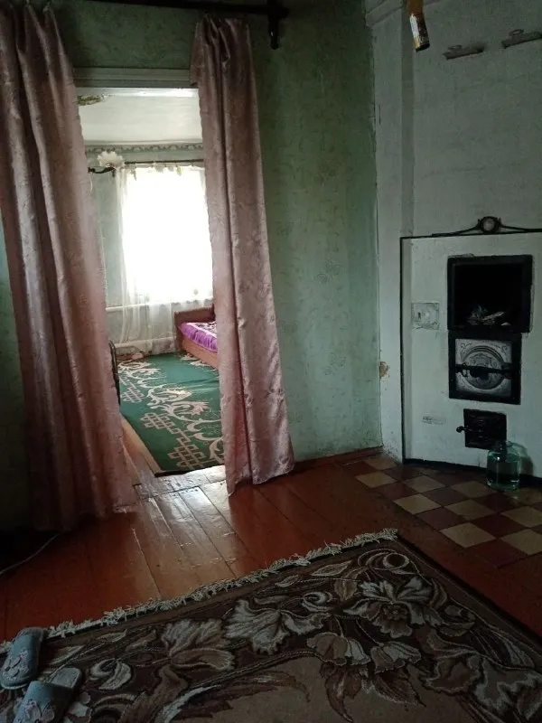 Продаю дом пос нижняя крынка 68кв есть хоз постройки, гараж с смотровой ямой, ванна и туалет в доме, отопление паровое на твердом топливе, большой огород. Звоните хозяйка +79493287541 феникс, телеграмм, мах. Цена 950 000руб ▪️ недвижимость большого харцызска 👈 подписаться ▪️ разместить объявление ▪️ обсудить - фотография - 5