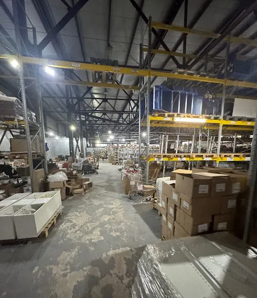 Аренда складского помещения с рампой 1800м2 в центре донецка-парк щербакова-ул. 9-го января ☎️79495059339 ☎️79496307778 стройте свое пространство с агентством недвижимости город. Вы мечтаете - мы реализовываем💫. 📌аренда складского помещения с рампой 1800м2 в центре донецка-парк щербакова-ул. 9-го января. Помещение 1800 квадратных метров 📌закрытая охраняемая территория ✔️куйбышевский район ✔️вода по графику 💧 ✔️закрытая территория ✔️охрана 24 часа ✔️отопление газ❗️ ✔️рос. , реестр ✔️крыша не течет❗️ цена: 750💸кв2 показ в любое время ❗️ ☎️79495059339 ☎️79496307778 - фотография - 5