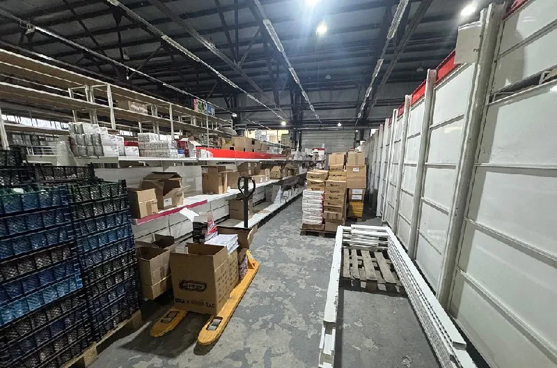 Аренда складского помещения с рампой 1800м2 в центре донецка-парк щербакова-ул. 9-го января ☎️79495059339 ☎️79496307778 стройте свое пространство с агентством недвижимости город. Вы мечтаете - мы реализовываем💫. 📌аренда складского помещения с рампой 1800м2 в центре донецка-парк щербакова-ул. 9-го января. Помещение 1800 квадратных метров 📌закрытая охраняемая территория ✔️куйбышевский район ✔️вода по графику 💧 ✔️закрытая территория ✔️охрана 24 часа ✔️отопление газ❗️ ✔️рос. , реестр ✔️крыша не течет❗️ цена: 750💸кв2 показ в любое время ❗️ ☎️79495059339 ☎️79496307778 - фотография - 7