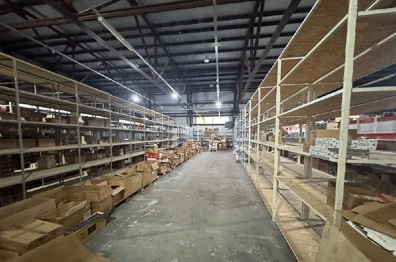 Сдается в аренду складское помещения с рампой 1800м2 🌇в центре донецка-парк щербакова-ул. 9-го января📌 ✅закрытая охраняемая территория 📍куйбышевский район 💦вода по графику 🥷охрана 24 часа ✅отопление газ 📑рос. , реестр ✅крыша не течет 📲☎️79495059339 📲☎️79496307778 подписаться  |  📩дать объявление 📲наш max - фотография - 5