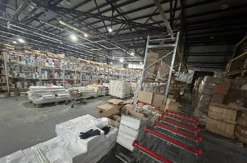 Сдается в аренду складское помещения с рампой 1800м2 🌇в центре донецка-парк щербакова-ул. 9-го января📌 ✅закрытая охраняемая территория 📍куйбышевский район 💦вода по графику 🥷охрана 24 часа ✅отопление газ 📑рос. , реестр ✅крыша не течет 📲☎️79495059339 📲☎️79496307778 подписаться  |  📩дать объявление 📲наш max - фотография - 6