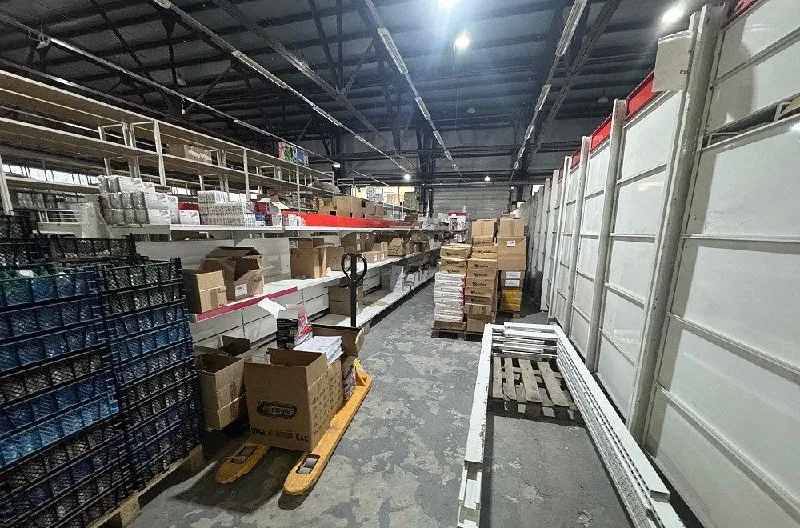 Сдается в аренду складское помещения с рампой 1800м2 🌇в центре донецка-парк щербакова-ул. 9-го января📌 ✅закрытая охраняемая территория 📍куйбышевский район 💦вода по графику 🥷охрана 24 часа ✅отопление газ 📑рос. , реестр ✅крыша не течет 📲☎️79495059339 📲☎️79496307778 подписаться  |  📩дать объявление 📲наш max - фотография - 7