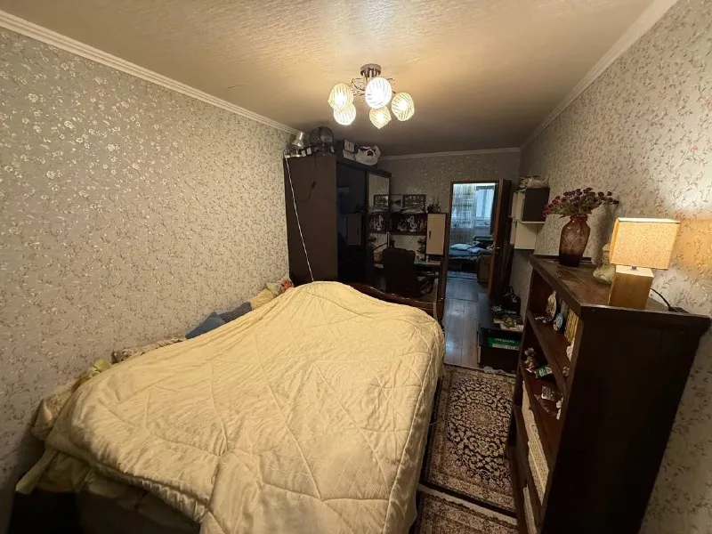 Продажа трехкомнатной квартиры 🌇город донецк, в ленинском районе ул. Ионова. 📌 📑документы готовы рф квартира продается без мебели и техники или по договоренности ‼️ ✅площадь 67 кв. М ✅кухня 9.2 ✅этаж 3/9ти ✅ремонт делался год назад 📷фото не качественные - много личных вещей - лучше смотр. .. Oji" style="background-image:url('//telegram. Org/img/emoji/40/f09f92b0.png')">💰стоимость: 6.5 млн. Рублей 📲☎️79495059339 📲☎️79490370636 ан "город" подписаться  |  📩дать объявление 📲наш max - фотография - 6