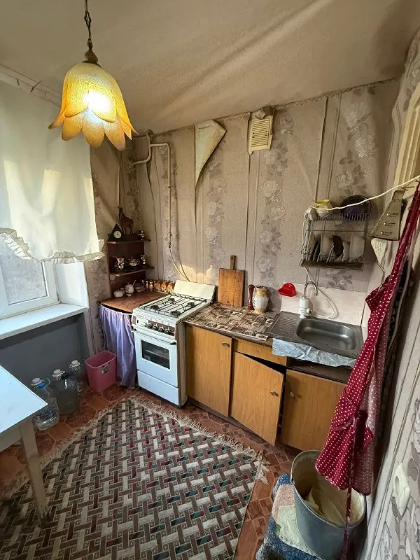 🏡продаётся 2-двухкомнатная квартира 🌇город: горловка днр 🏙️район: никитский 🗺улица промышленная • этажность–1/5 жилого дома • общая площадь–49.2 м2 • квартира не угловая • комнаты санузел раздельные 💴собственник 💴цена: 1🍋000.000 рублей ☎️+7(949) 360-38-22 татьяна 📨подписаться - фотография - 6